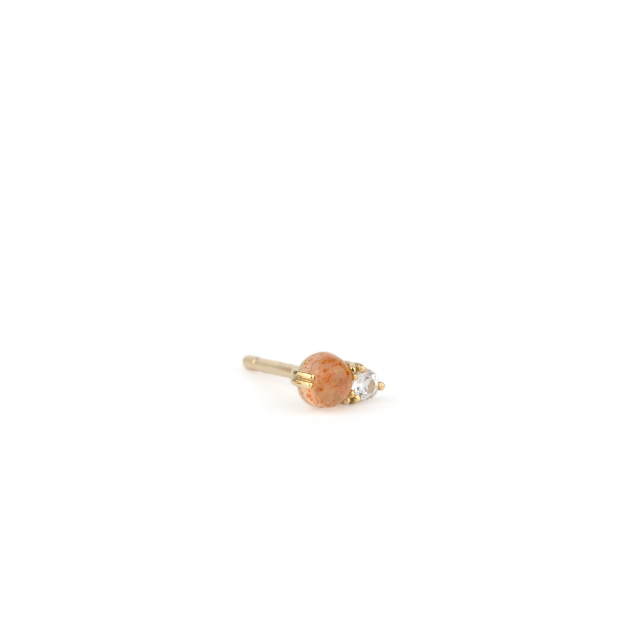 A small Aiden Jae gold ring with a Daybreak Stud orange stone.